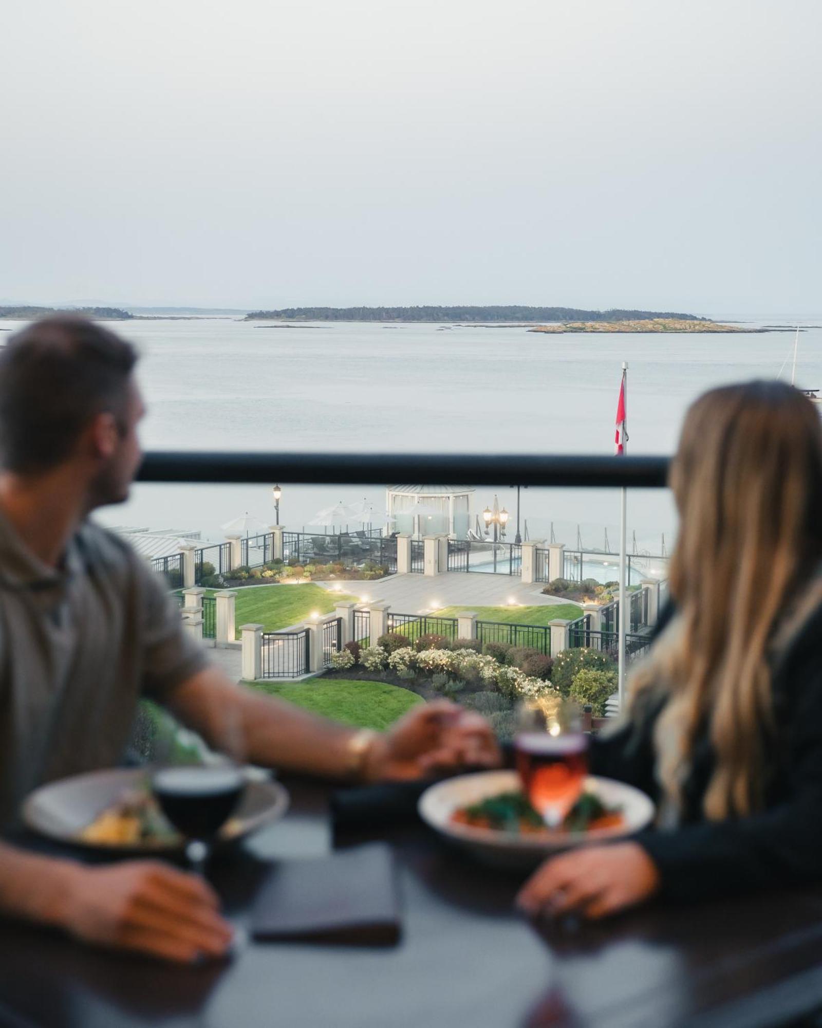 Oak Bay Beach Hotel (Adults Only) Victoria Exterior photo